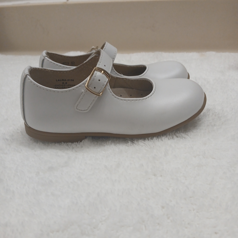 FootMates White Mary Jane Dress Shoes - Picture 2 of 5